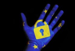 专业黑客24小时接单QQ的真相：揭秘网络陷阱与正规防护指南