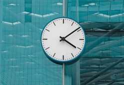 黑客年入千万：揭秘网络安全高收入合法路径与风险防范