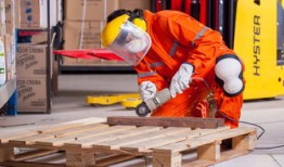 专业帮人打人联系方式背后的法律风险与正确解决冲突方式