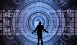 免费追踪对方手机号位置软件安全吗？揭秘法律风险与隐私保护