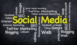 QQ破解版永久真的安全吗？揭秘隐藏风险与官方免费替代方案