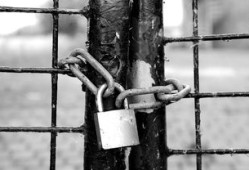 24小时黑客扣扣在线接单：紧急网络安全问题即时解决，数据恢复与密码找回全天候服务