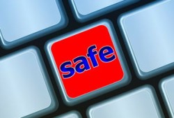 24小时接免费黑客网站安全吗？揭秘背后陷阱与防护指南