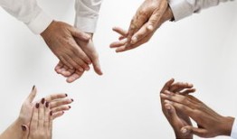 24小时在线接单表情包定制服务：随时响应你的创意灵感，高效解决紧急设计需求