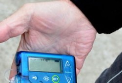 黑客在线查询微信聊天记录违法吗？法律风险与安全防护全解析