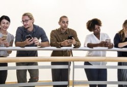 免费定位一个人的手机位置：5种合法方法轻松找到家人朋友，保护隐私安全